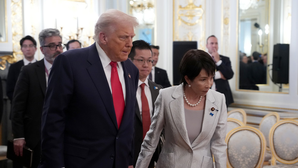 Trump vows strong US support for Japan amid China rivalry Trump offers ‘anything you want’ to Japan’s new PM — RT World News