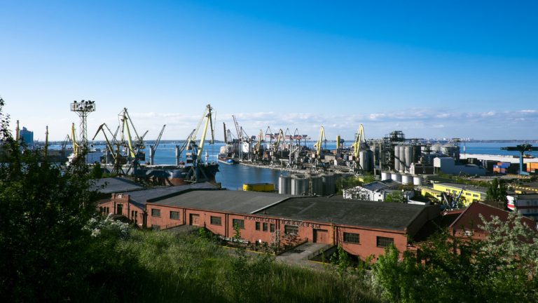 Zelensky announces military rule in key port city — RT World News