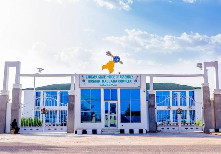 Zamfara Assembly member, PDP officials defect to  APC — Daily Nigerian