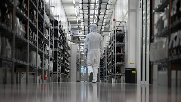 EU state nationalizes Сhinese-owned tech company — RT Business News