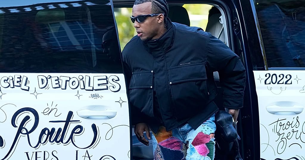 French football team appears stylish ahead of decisive World Cup qualifying games