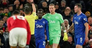 Gueye Red Carded For Slapping Teammate In Everton Match 300x158