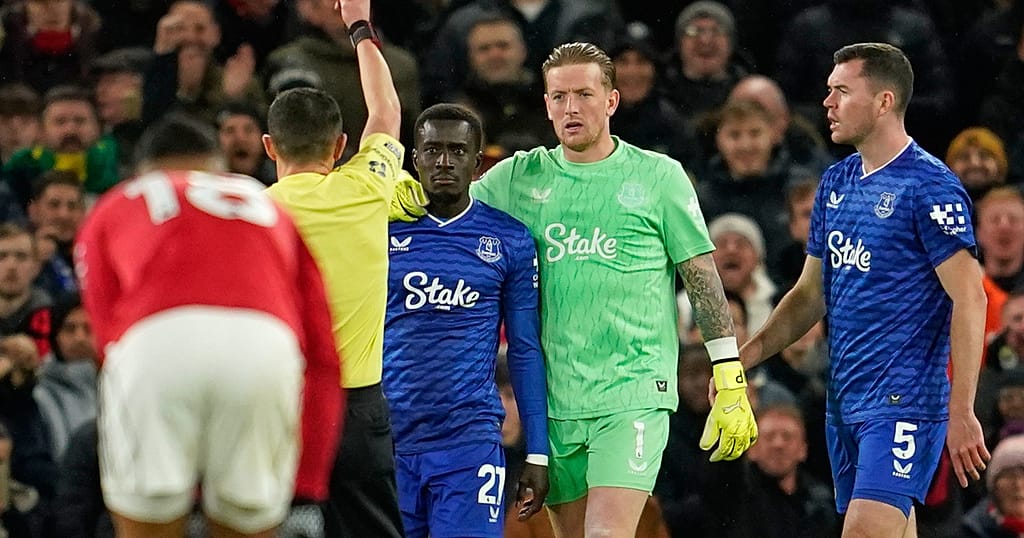 Everton’s Idrissa Gueye sent off for slapping teammate