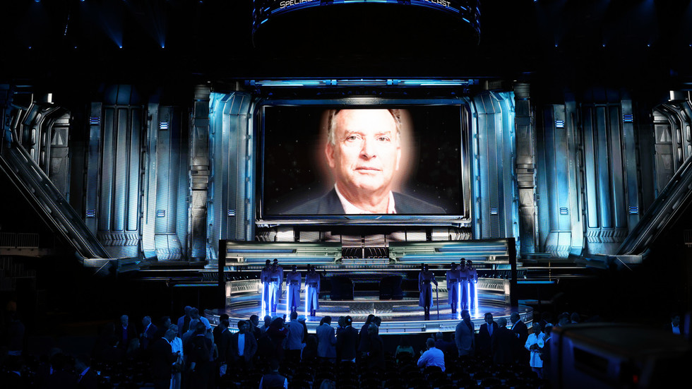 Trump defends Ukraine negotiator over leaked call with Kremlin official Trump defends Witkoff’s tactics on negotiating Ukraine peace — RT World News