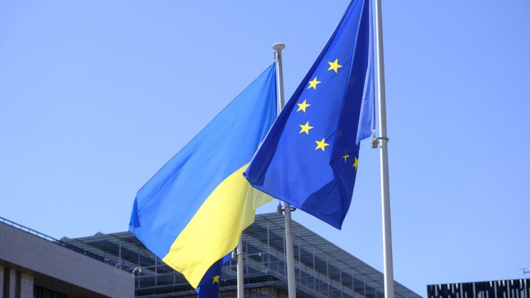 EU issues warning to Ukraine over graft scandal — RT World News