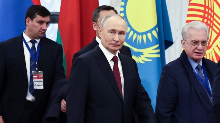 CIS conducting trade almost entirely in national currencies – Putin — RT Business News