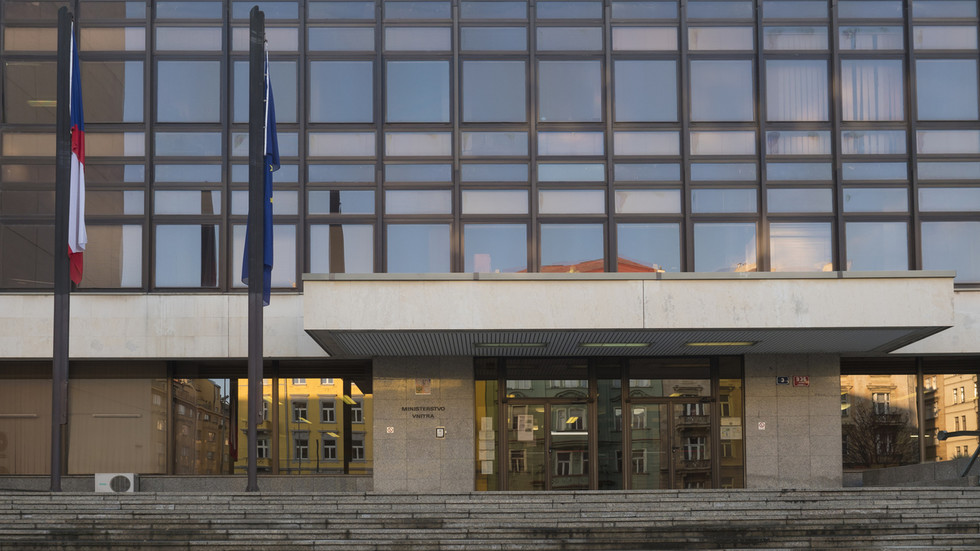 EU state’s Interior Ministry takes down Ukrainian flag — RT World News