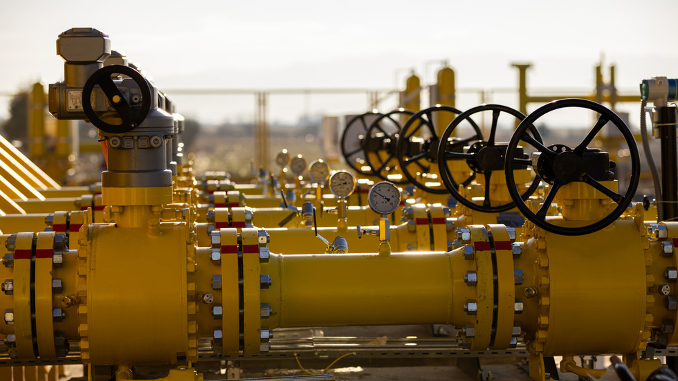 EU agrees to halt Russian gas imports — RT Business News