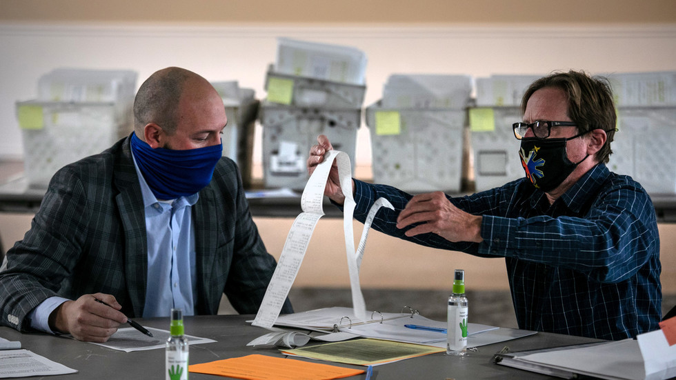 US officials admit to major violations during 2020 election — RT World News