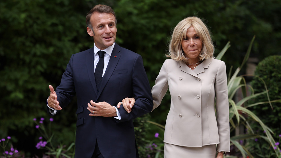 Macron’s wife under fire over ‘stupid b***hes’ insult — RT World News