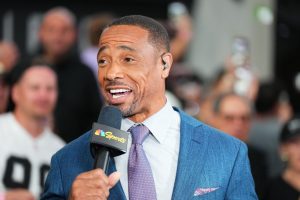 Rodney Harrison Freezes On Live TV During NFL Game Analysis 300x200