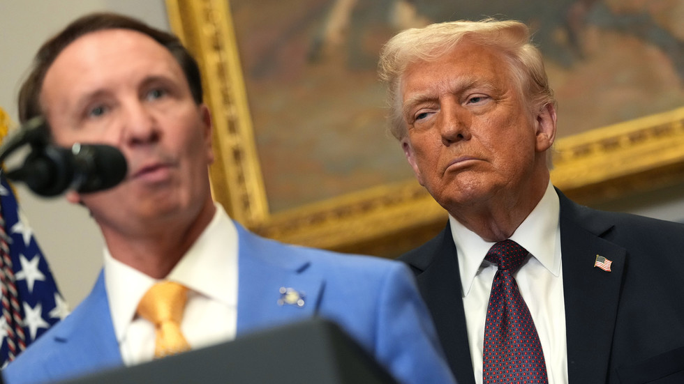 Trump names envoy to Greenland — RT World News