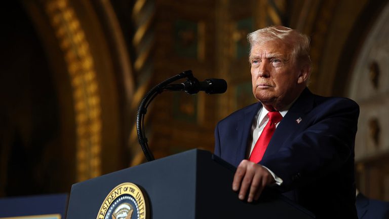 Trump tells Colombian president to ‘watch his a**’ — RT World News