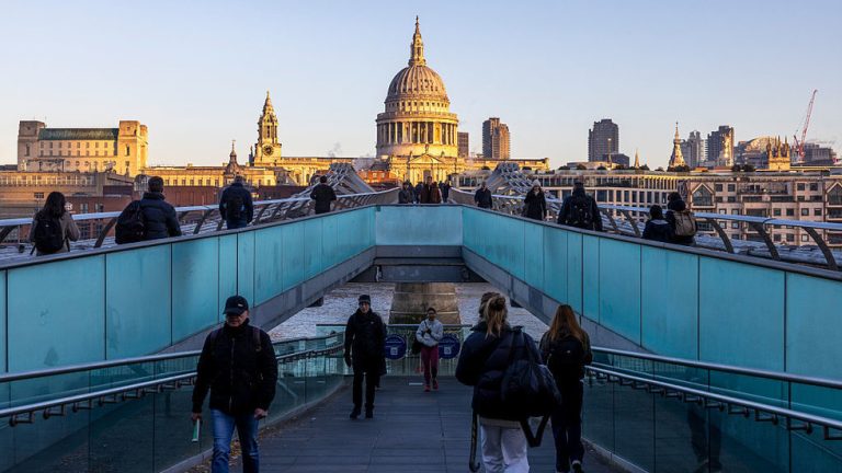 Britons getting poorer – report — RT Business News