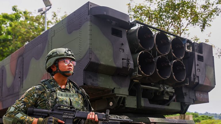 US announces largest-ever arms sale to Taiwan  — RT World News