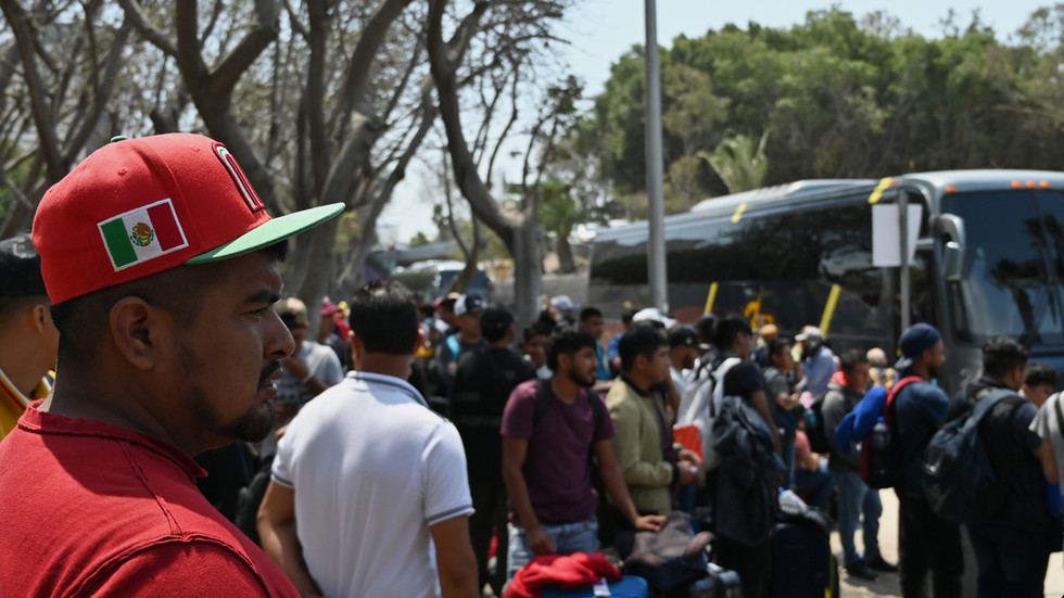 Mass immigration undermining American Dream – Vance — RT World News