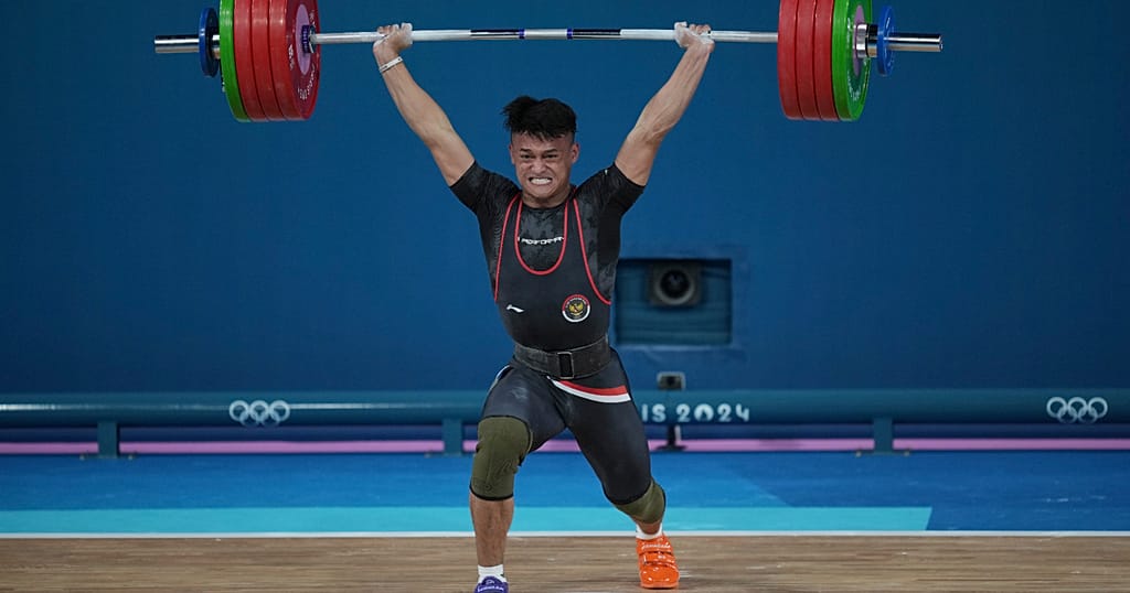 Indonesian weightlifter wins record-breaking 79kg gold at Southeast Asian Games