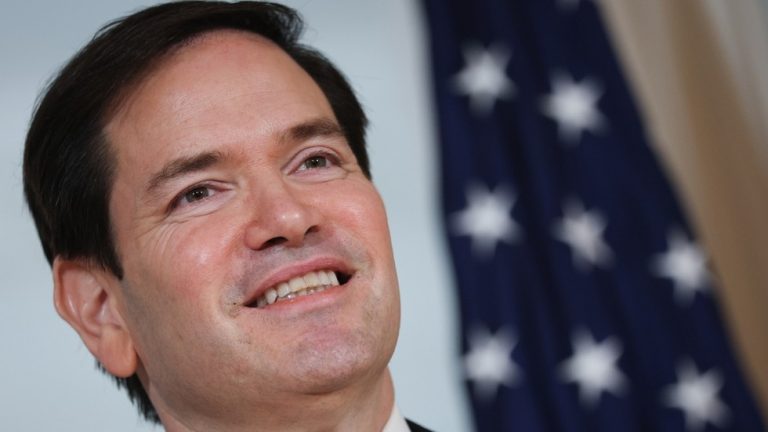 Rubio cracks Putin jokes with journalists (VIDEO) — RT World News