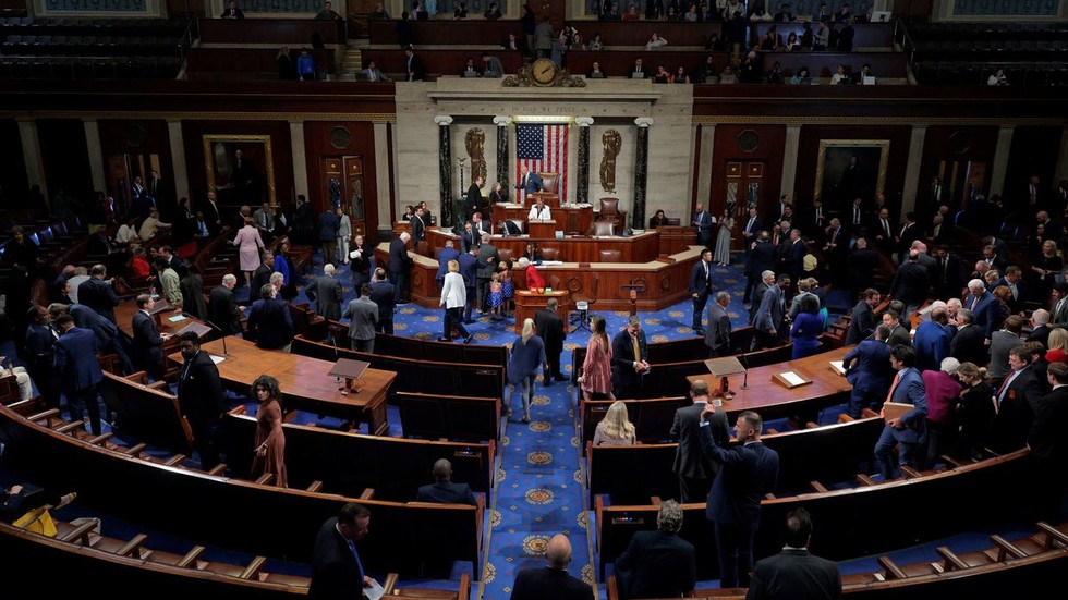US House passes bill criminalizing gender transition for minors — RT World News