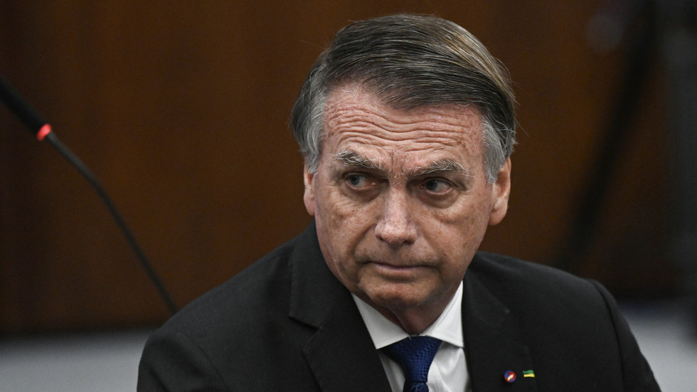 Lightning strikes pro-Bolsonaro rally in Brazil — RT World News
