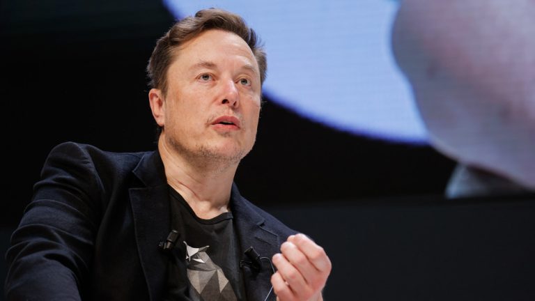 Musk accuses UK of drive to ‘suppress free speech’ — RT World News