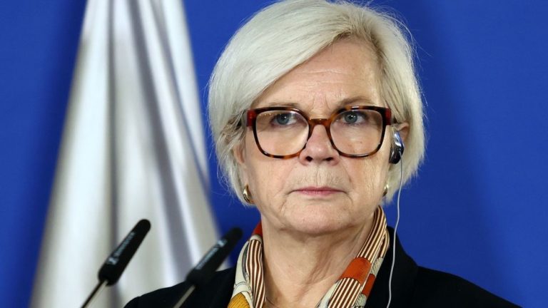 France launches military recruitment drive — RT World News