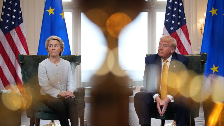 EU freezes US trade deal over Trump threats — RT World News