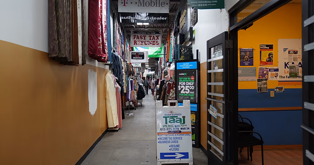 Minneapolis businesses and shopping malls stay empty over fears of ICE patrols