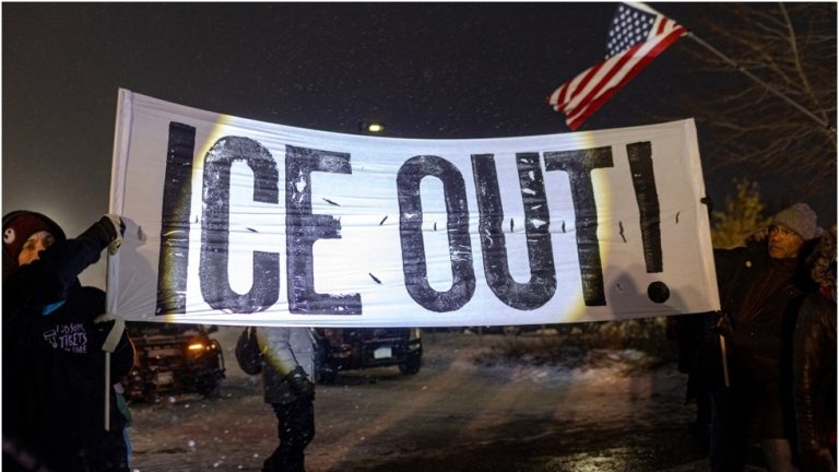 US DOJ opens probe into disruption of church service by anti-ICE activists (VIDEO) — RT World News