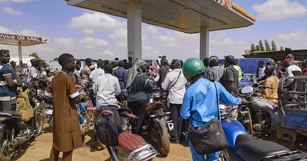 Mali unclogs fuel supply with 54-million-litre surge