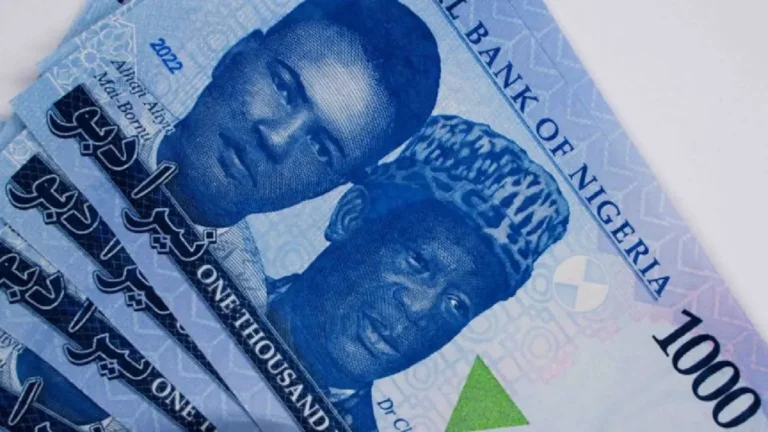 Naira records significant depreciation against US dollar to begin week on negative note