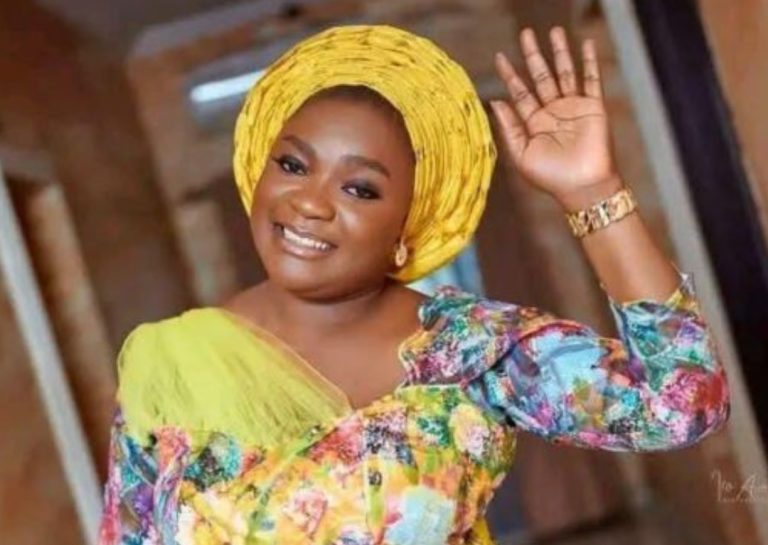 Popular gospel singer, Bunmi Akinnanu dies