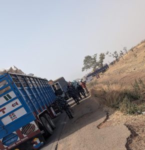 Truck Drivers Block Bauchi Jos Highway Over Damaged Tyre Incident 290x300