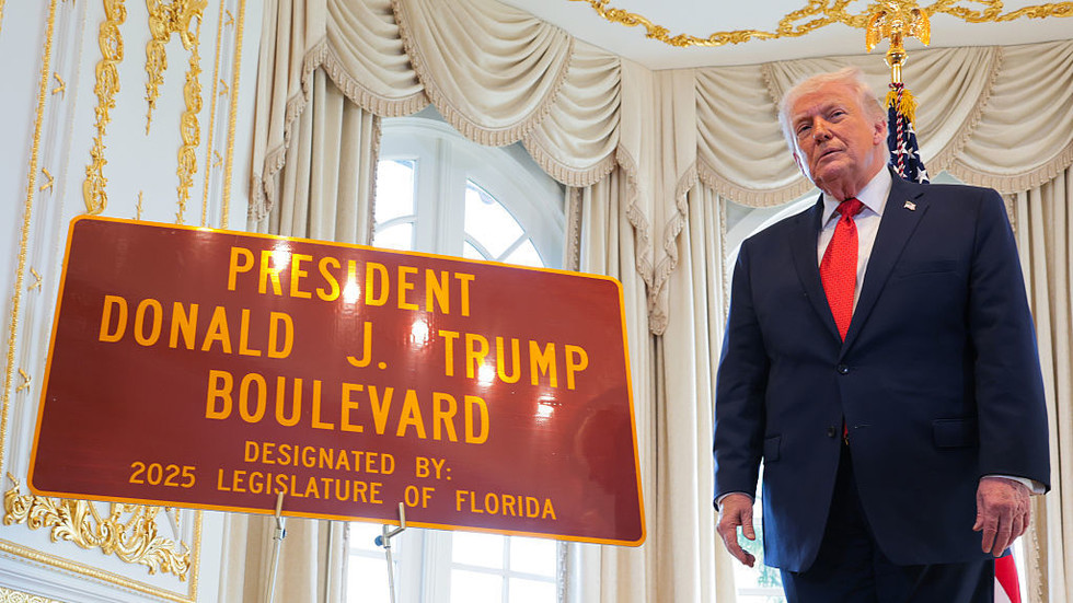 Trump gets Florida street renamed in his honor — RT World News