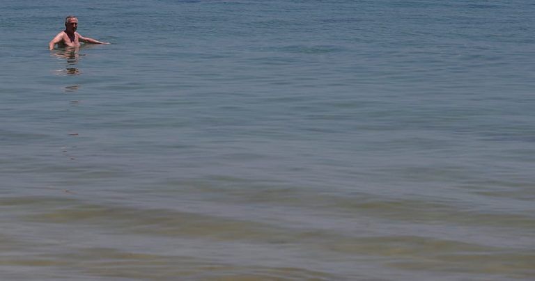 Tunisia: Swimmers celebrate New Year with plunge in cold sea