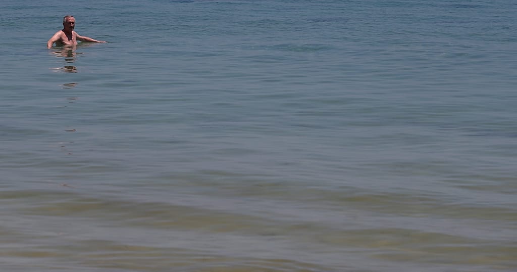 Tunisia: Swimmers celebrate New Year with plunge in cold sea