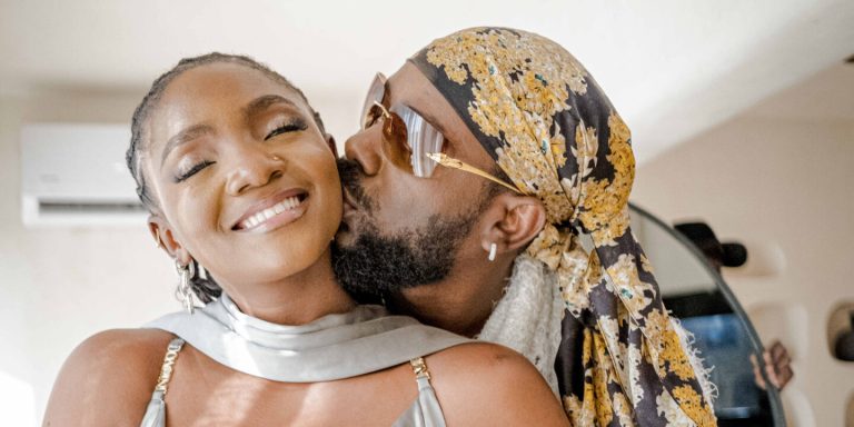 Adekunle Gold, Simi welcome twin babies