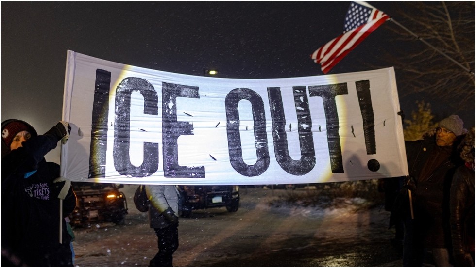 US DOJ opens probe into disruption of church service by anti-ICE activists (VIDEO) — RT World News