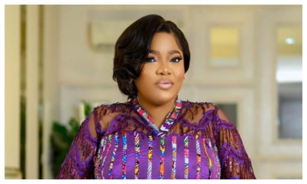 FG celebrates Toyin Abraham as 'Oversabi Aunty' hits N1bn in Nigerian cinemas