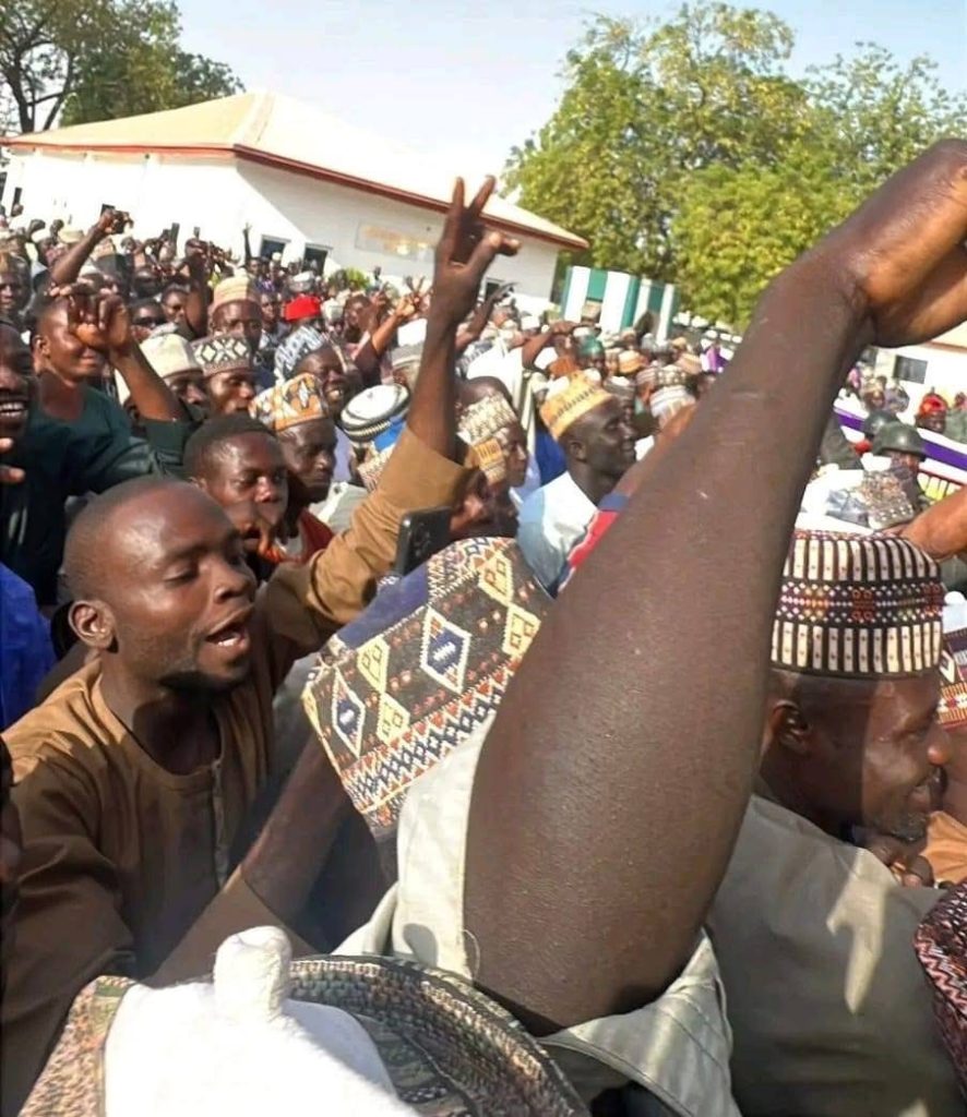 2027: Ex-Kebbi gov aspirant, Dakingari leads mass defection from PDP to APC