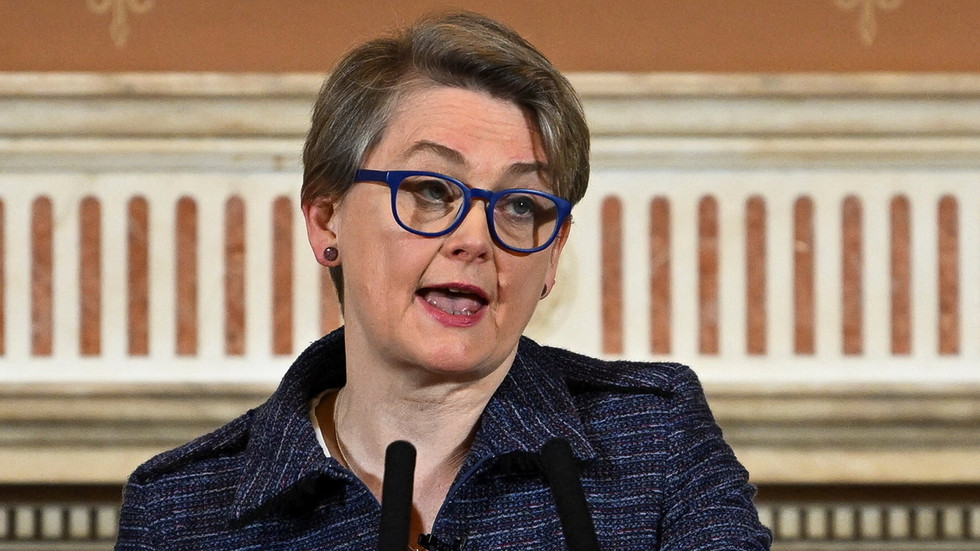 UK urges Western Europe to arm Ukraine instead of talk to Russia — RT World News