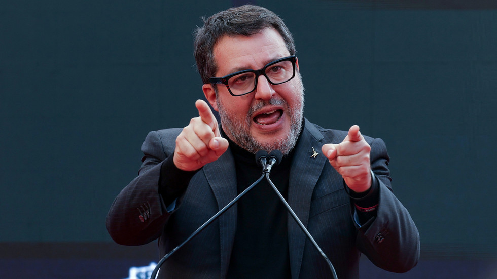 Italian deputy PM tells Zelensky to agree to peace — RT World News