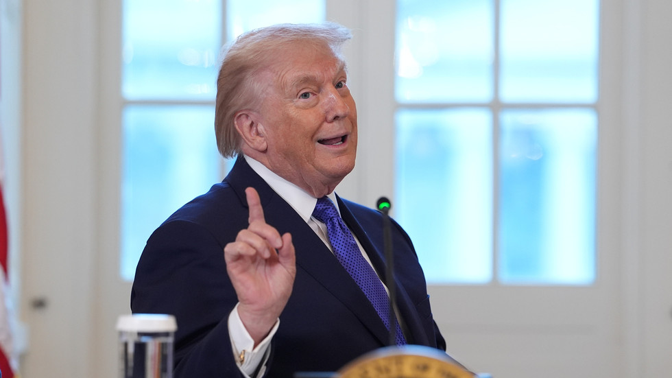 US seeks legal excuse to seize ‘dozens’ more oil tankers – Reuters — RT World News