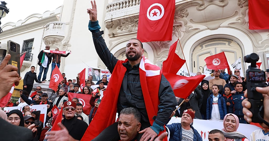 Tunisian president extends state of emergency for another 11 months