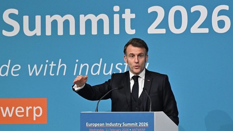 Russian energy cut key to EU economic woes – Macron — RT Business News