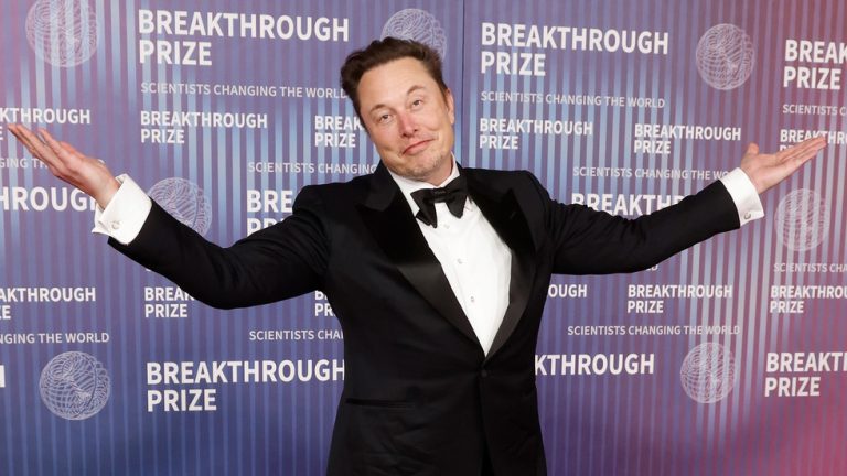 Musk becomes richest person in history — RT Business News