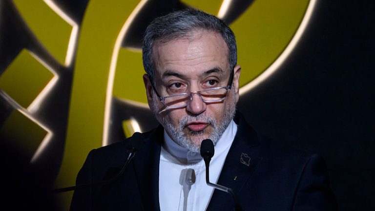 Iran warns it will strike US bases if attacked — RT World News