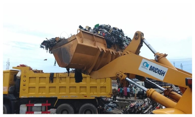 LAWMA begins massive waste evacuation along Lagos-Badagry Expressway