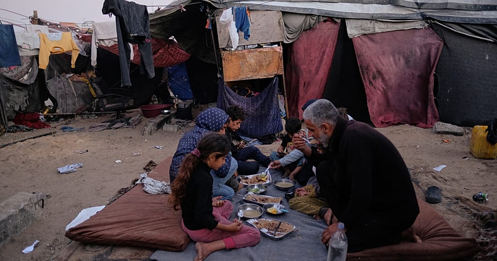 Gaza: Residents mark Ramadan amid food shortages