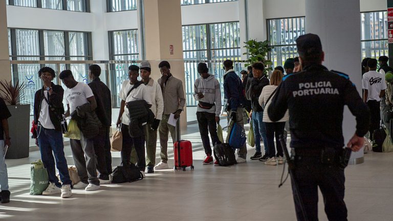 Ten million migrants living in Spain — RT World News